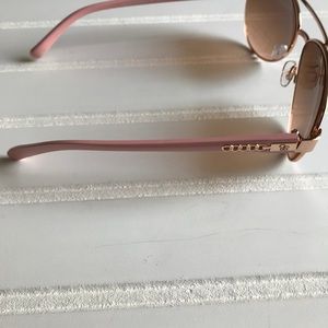 Jessica Simpson Accessories - NWOT Jessica Simpson Aviator Sunglasses. Jessica Simpson Accessories - NWOT Jessica Simpson Aviator Sunglasses.
